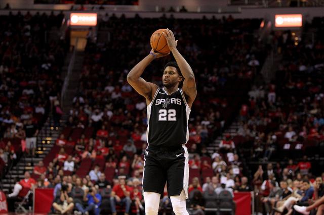  德罗赞关键球命中马刺险胜雷霆