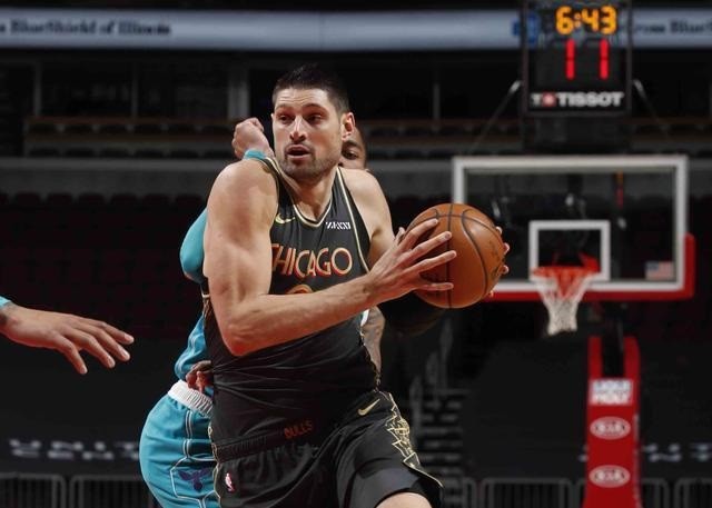  拉文伤愈复出贡献二十五分，公牛加时险胜活塞止住连败颓势